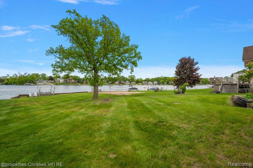 600 Wolverine Drive, Walled Lake, MI 48390 — Photo 3