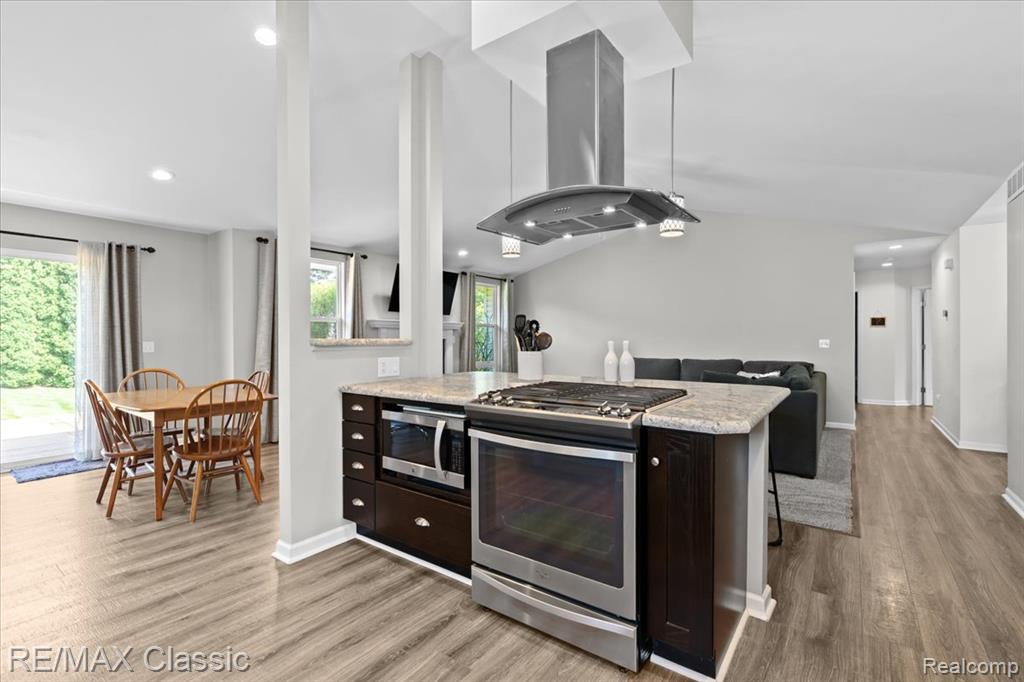 4176 W Pointe Drive, Waterford, MI 48329 — Photo 13