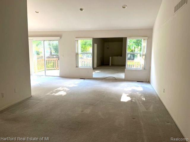 407 N OAK Drive, Walled Lake, MI 48390 — Photo 3