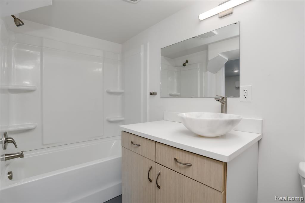 95 E Euclid Street, Detroit, MI 48202 — Photo 8