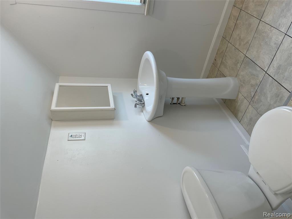 8203 Paige Avenue, Warren, MI 48089 — Photo 21