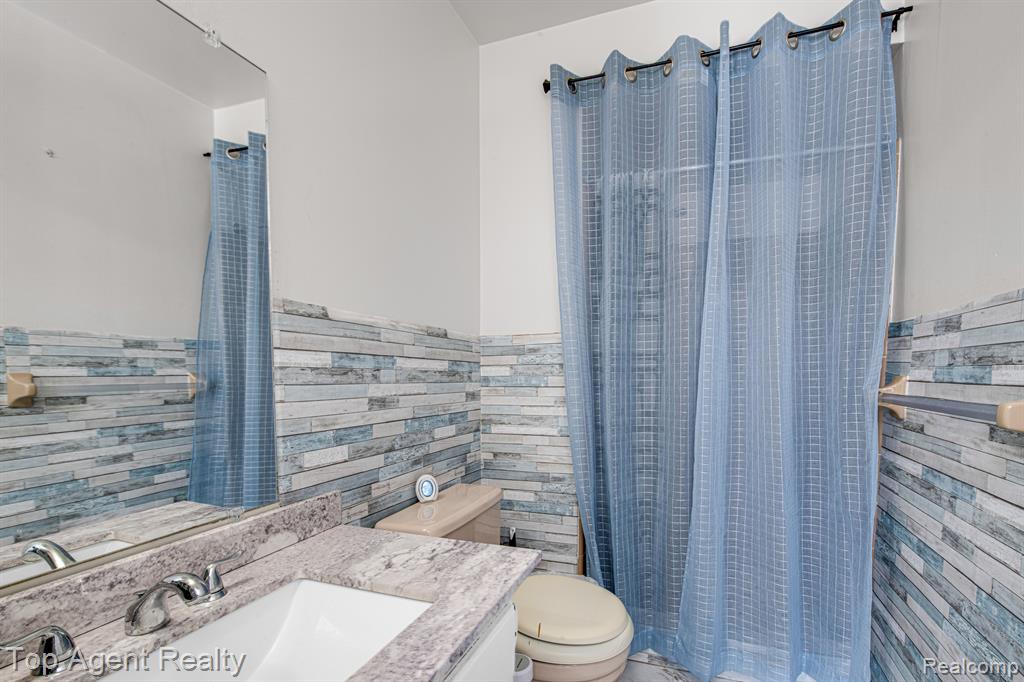 42185 KINGSLEY Drive, Clinton Twp, MI 48038 — Photo 19