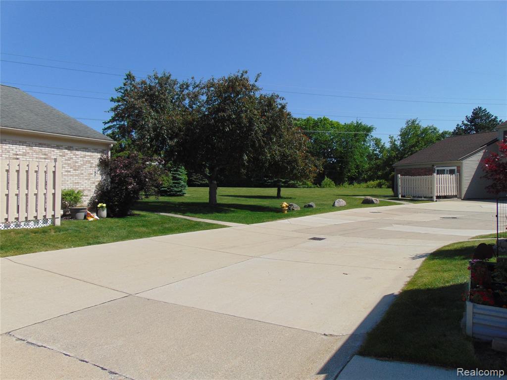 44167 Providence Drive, 326, Clinton Twp, MI 48038 — Photo 20