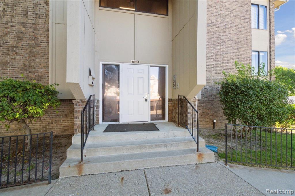 30535 W 14 MILE Road S, 16, Farmington Hills, MI 48334 — Photo 11