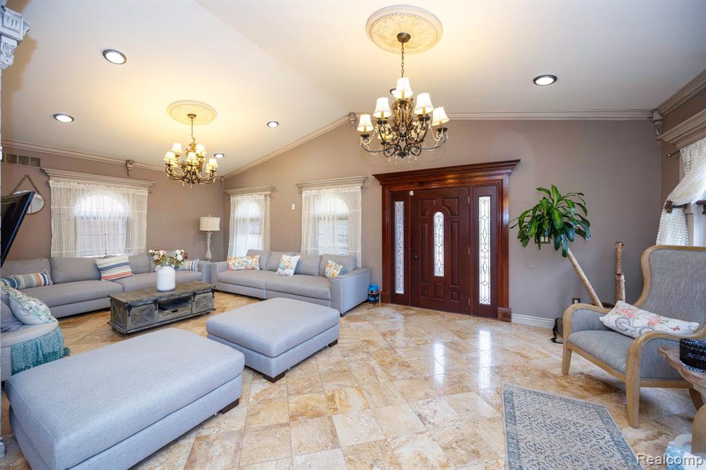 8401 Fenton Street, Dearborn Heights, MI 48127 — Photo 10