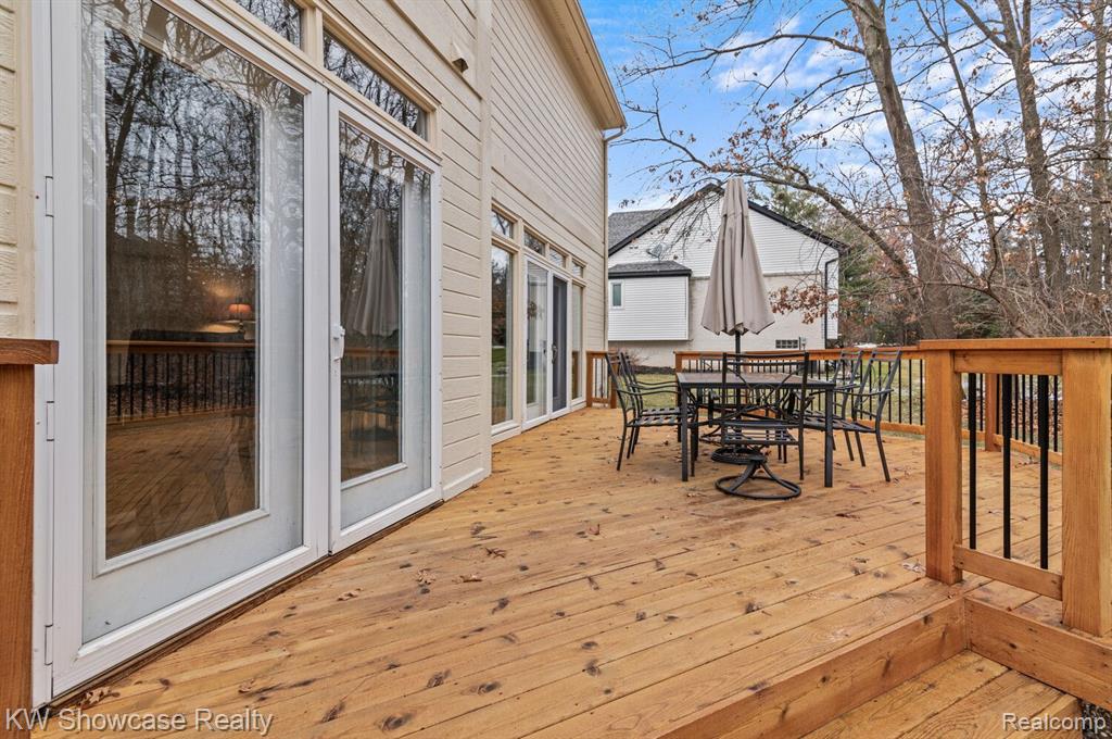 5294 BRIDGE Trail E, Commerce Twp, MI 48382 — Photo 32