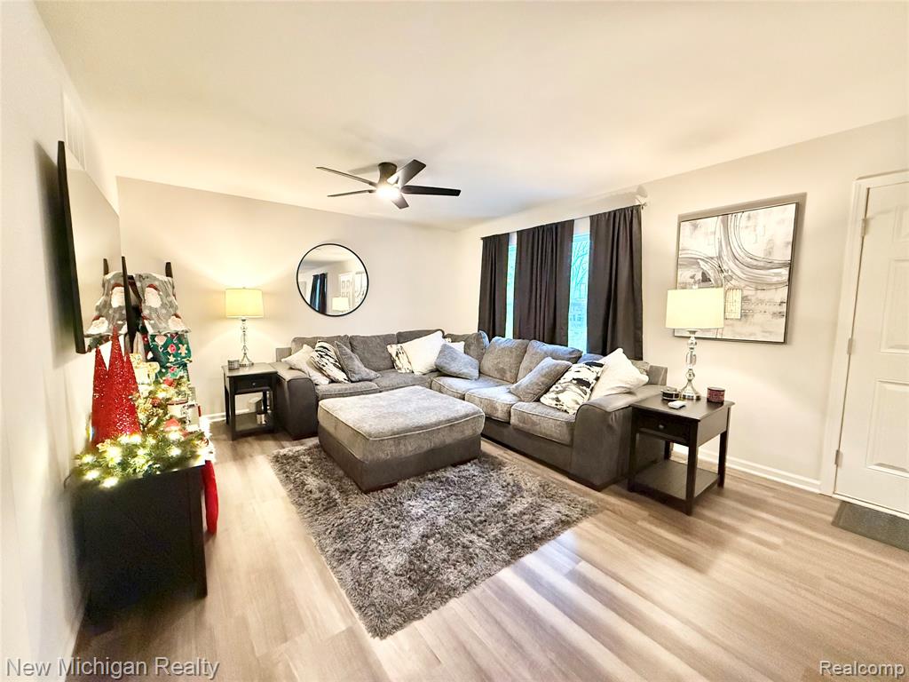 6079 Regency Drive, Burton, MI 48519 — Photo 11