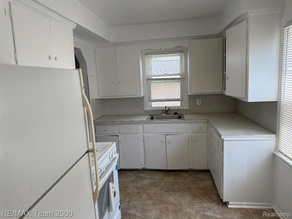 5876 Kinmore Street, Dearborn Heights, MI 48127 — Photo 2