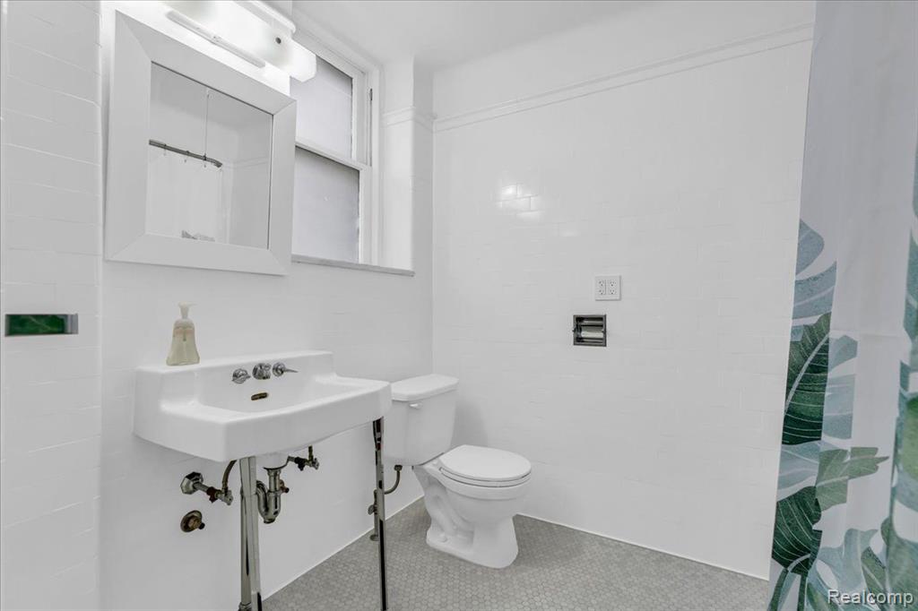 8120 E JEFFERSON Avenue, 3F, Detroit, MI 48214 — Photo 19