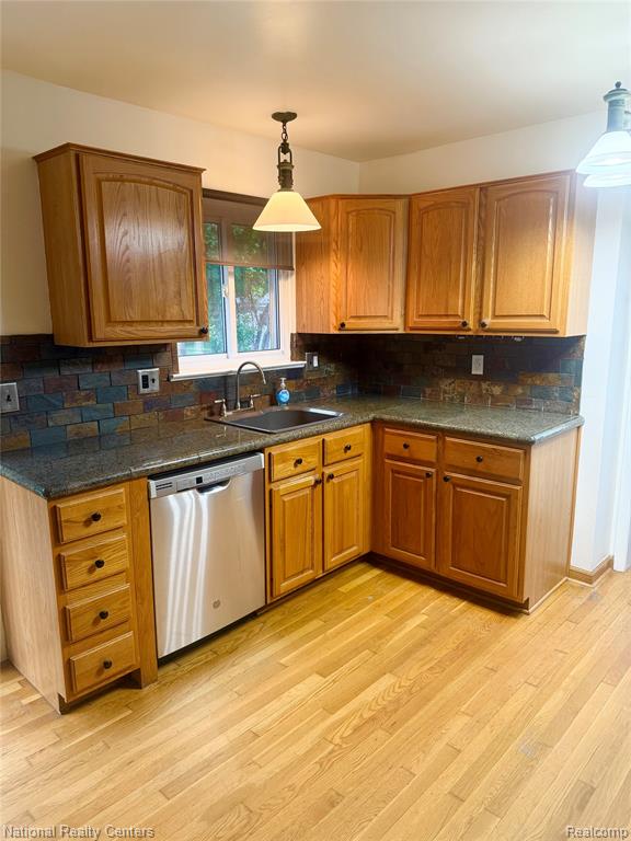 6790 Emily Court, Westland, MI — Photo 5