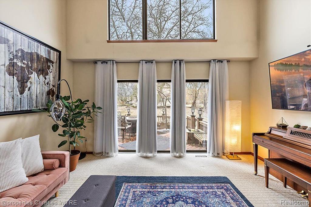 8241 LAKE PINE Drive, Commerce Twp, MI 48382 — Photo 4