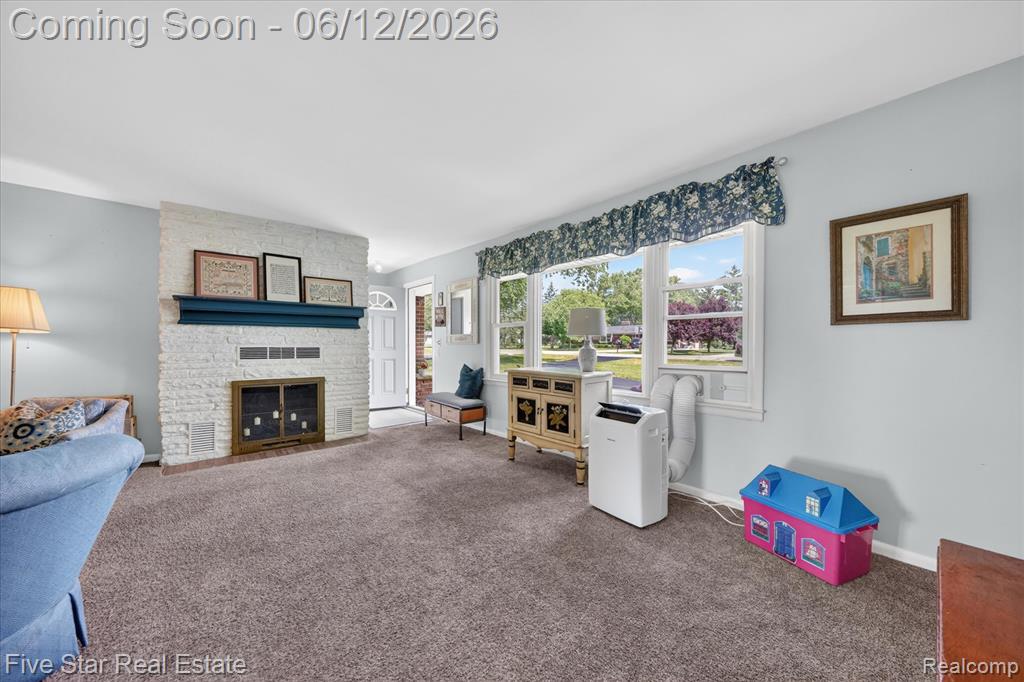 82 E Hurst Drive, Troy, MI 48085 — Photo 8