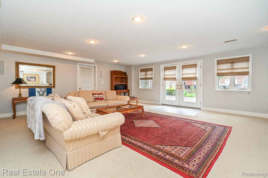 6595 Edith Court, Troy, MI 48085 — Photo 49