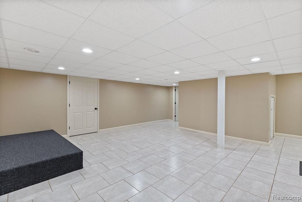 49751 GOLDEN PARK Drive, Shelby Twp, MI 48315 — Photo 37