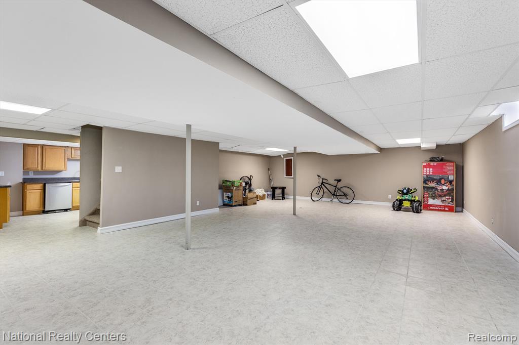 51569 PINEWOOD Drive, Macomb, MI 48042 — Photo 37