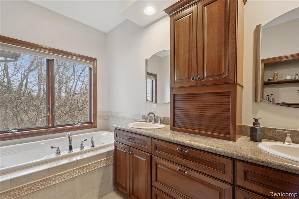 5167 HUNTERS Ridge, Holly, MI 48442 — Photo 25