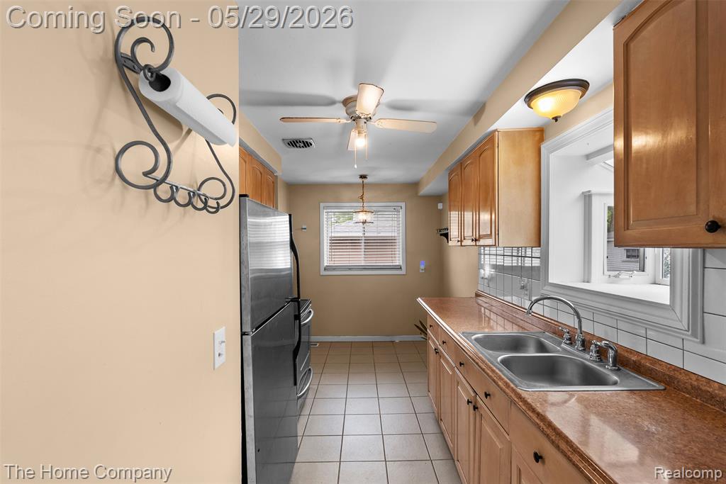 24564 Marine Avenue, Eastpointe, MI 48021 — Photo 11
