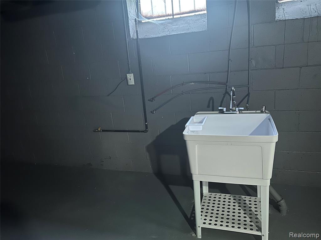 3693 Somerset Avenue, Detroit, MI, 48224