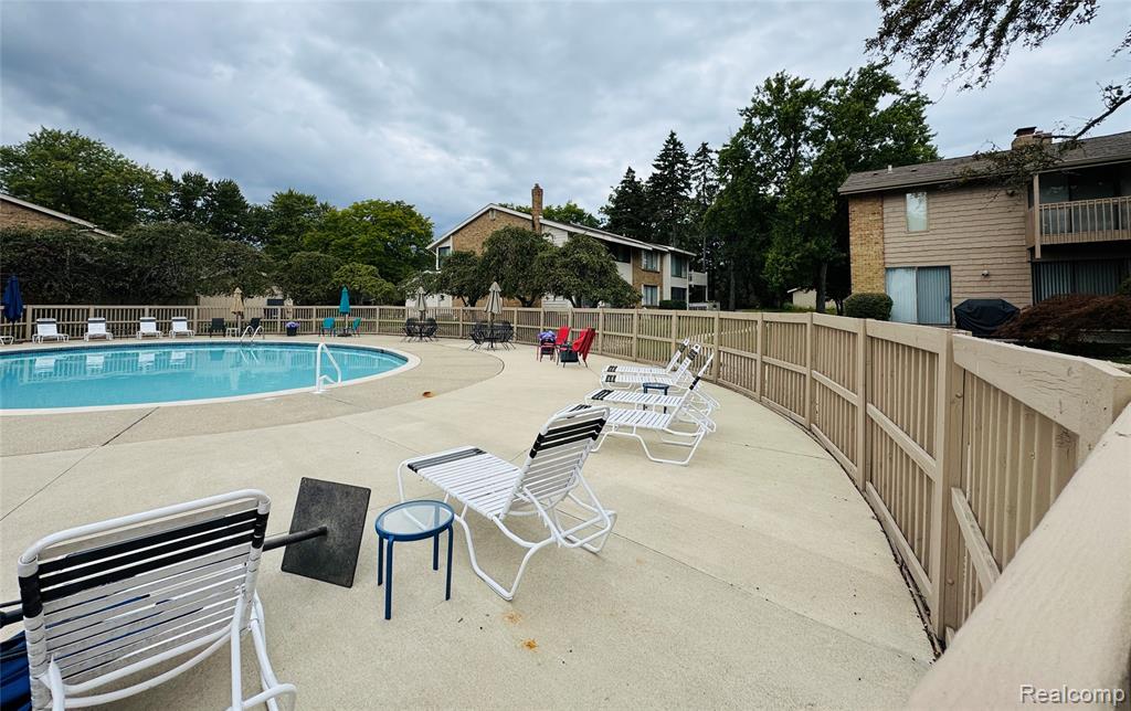 7406 Pebble pt, West Bloomfield, MI — Photo 44