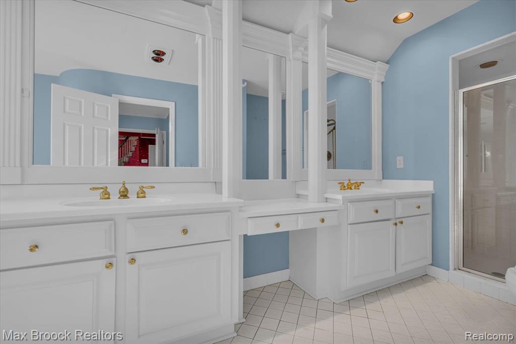 5554 Pine Brooke Court, Bloomfield Hills, MI 48304 — Photo 11