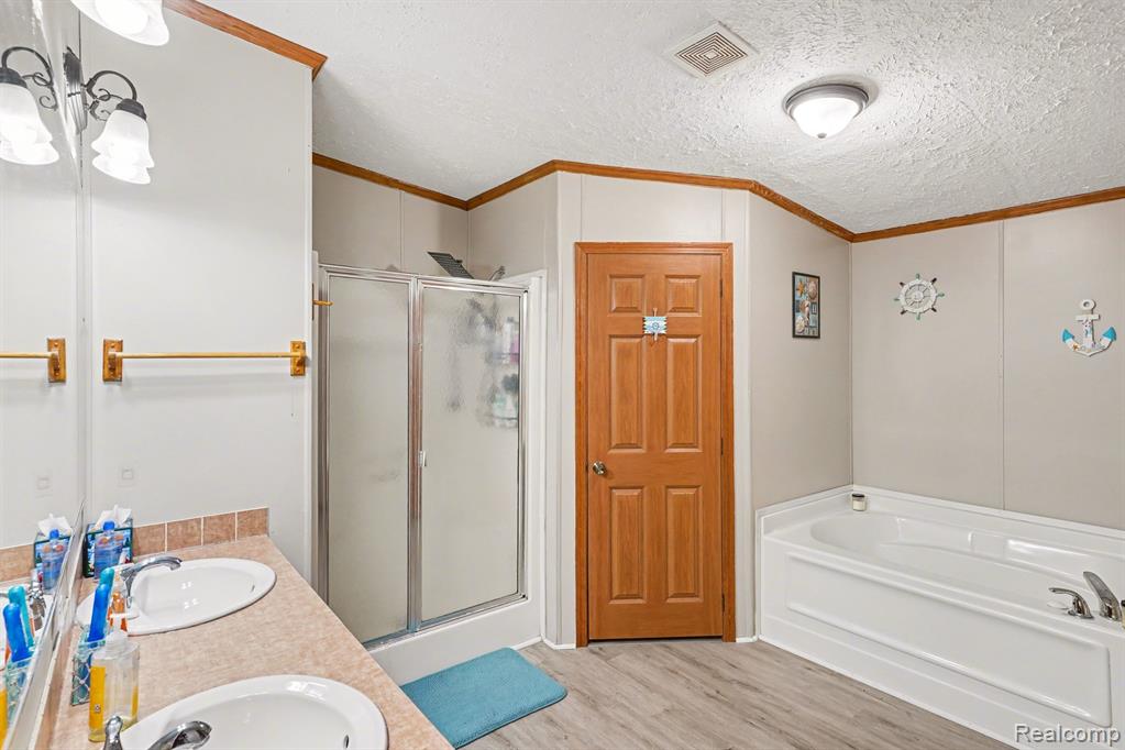 6244 Leigh Court, Fenton, MI 48430 — Photo 7