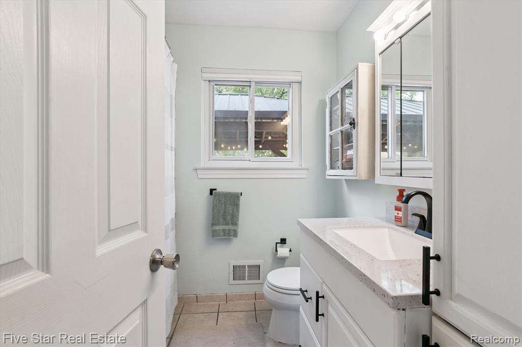 43592 Champlain Court, Canton, MI 48188 — Photo 18