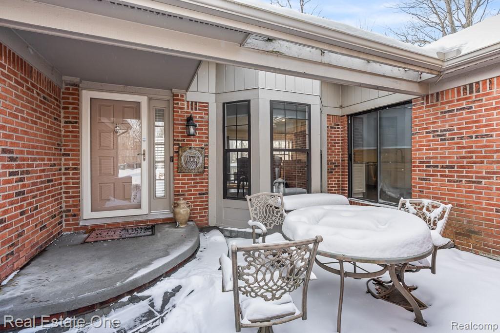 7086 Danbrooke Court, West Bloomfield, MI — Photo 39