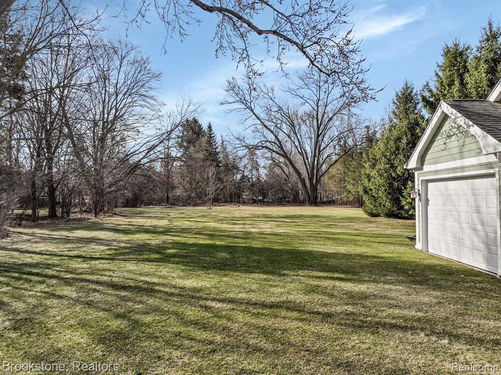 7585 LILAC Court, West Bloomfield, MI 48324 — Photo 45