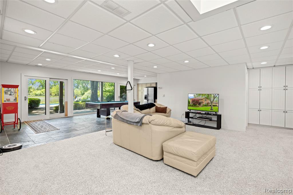 4700 S Valleyview Road, West Bloomfield, MI 48323 — Photo 30