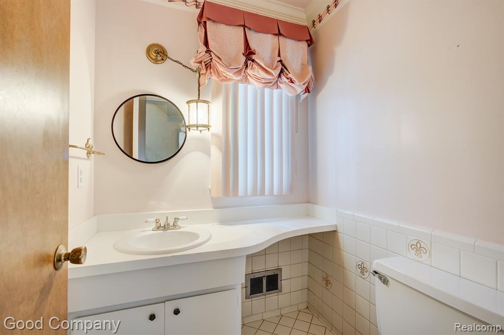 702 PARKMAN Drive, Bloomfield Hills, MI 48304 — Photo 11