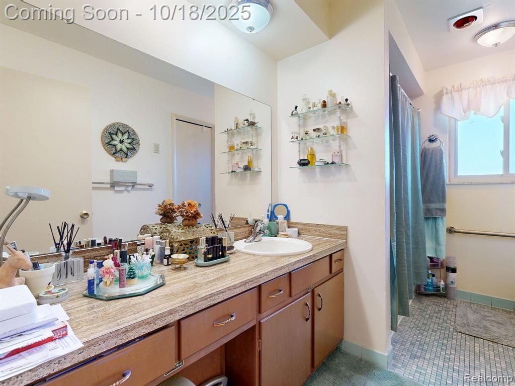 4148 Conne Mara Lane, Waterford, MI 48329 — Photo 19