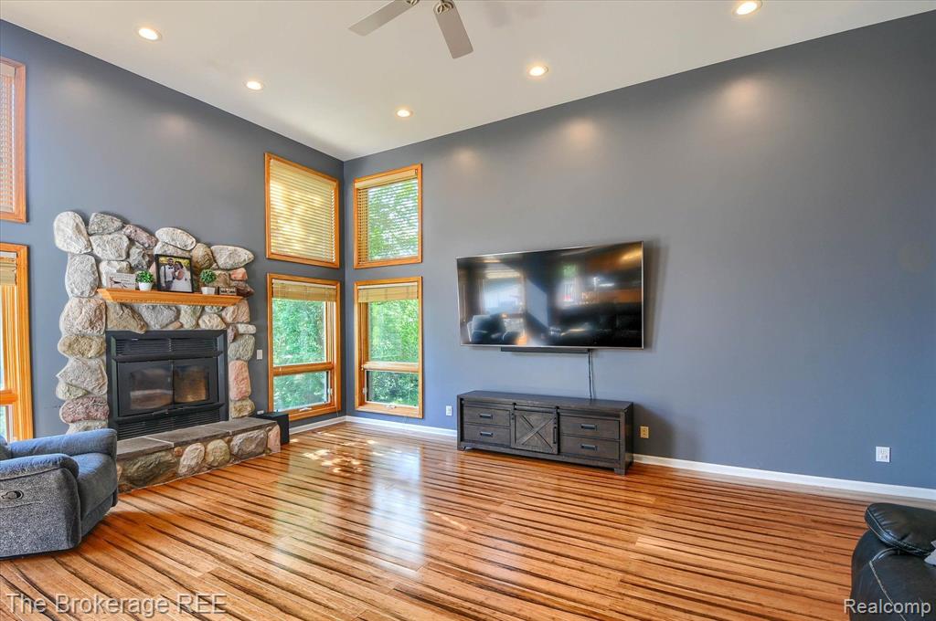 8535 Ridge Road, Goodrich Vlg, MI — Photo 15