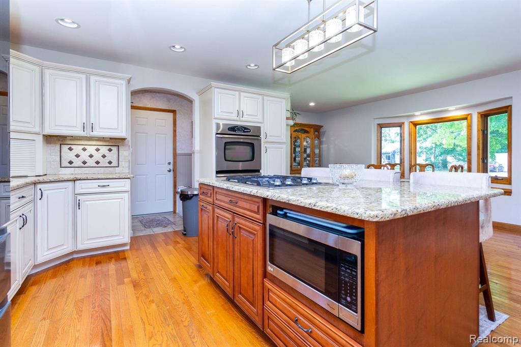6345 Lanman Drive, Waterford, MI 48329 — Photo 11