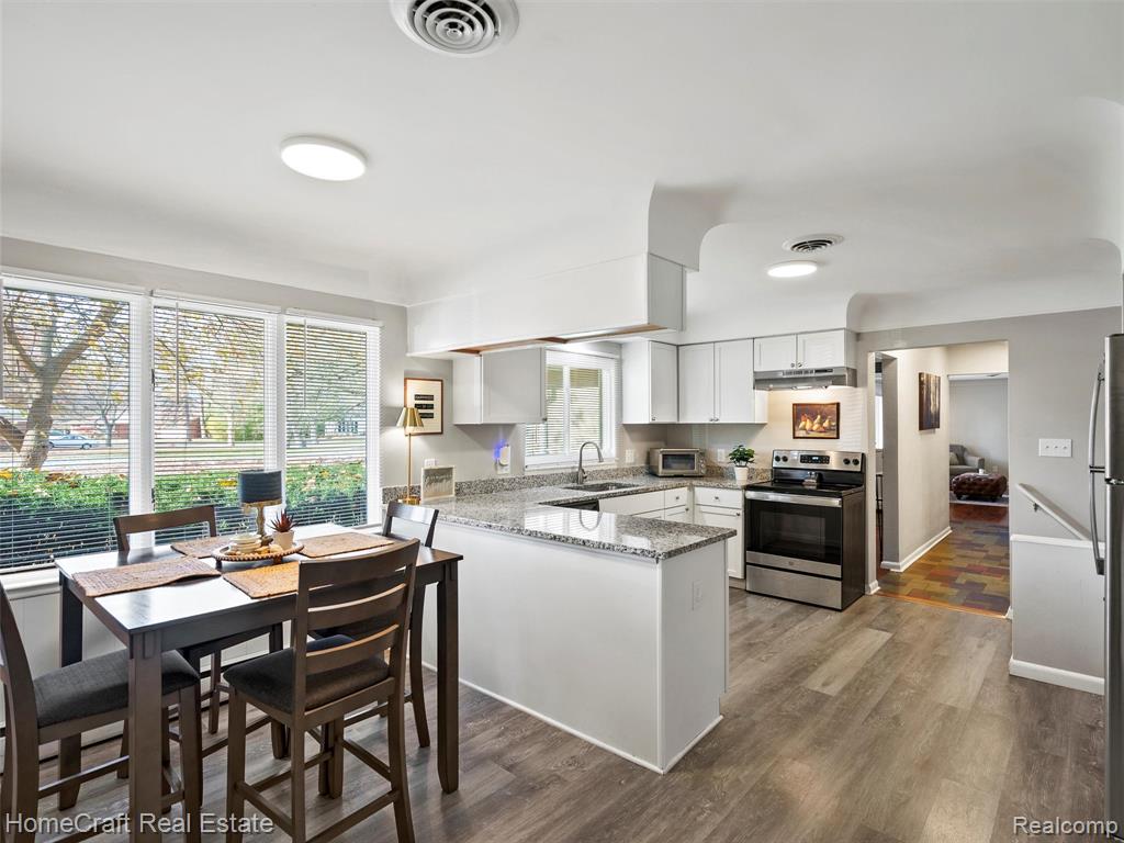 28626 SUNSET Boulevard W, Lathrup Village, MI 48076 — Photo 11