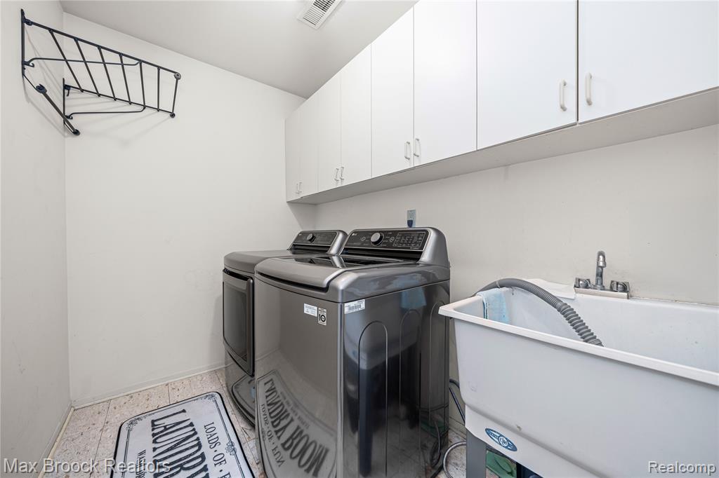 29664 Pine Ridge Circle, Farmington Hills, MI 48331 — Photo 16