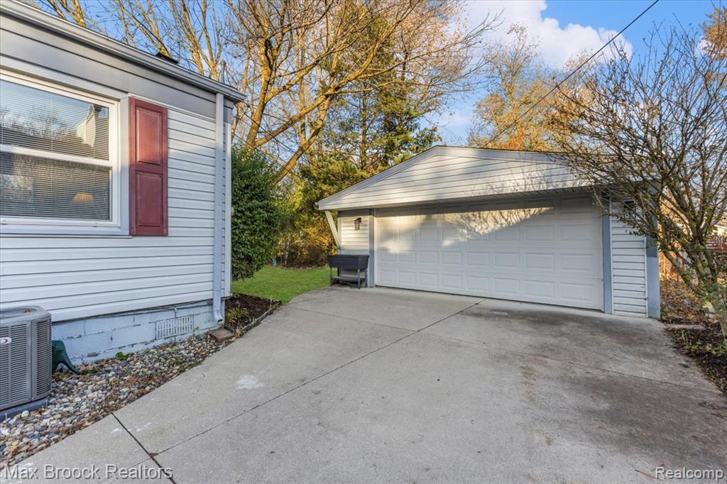 4514 Thorncroft Avenue, Royal Oak, MI 48073 — Photo 16