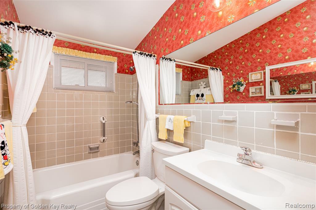 9743 Garden Street, Livonia, MI 48150 — Photo 15