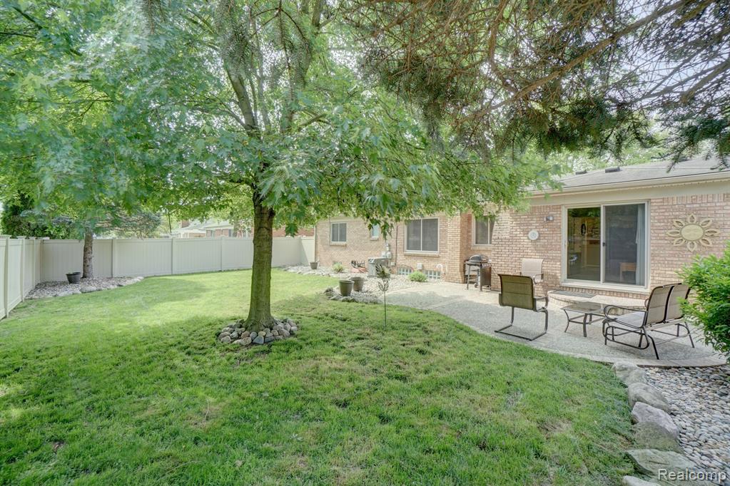 5760 LARKINS Drive, Troy, MI 48085 — Photo 31