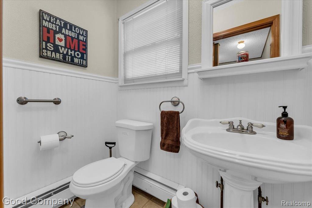 745 HOGARTH Avenue, Waterford, MI 48328 — Photo 15