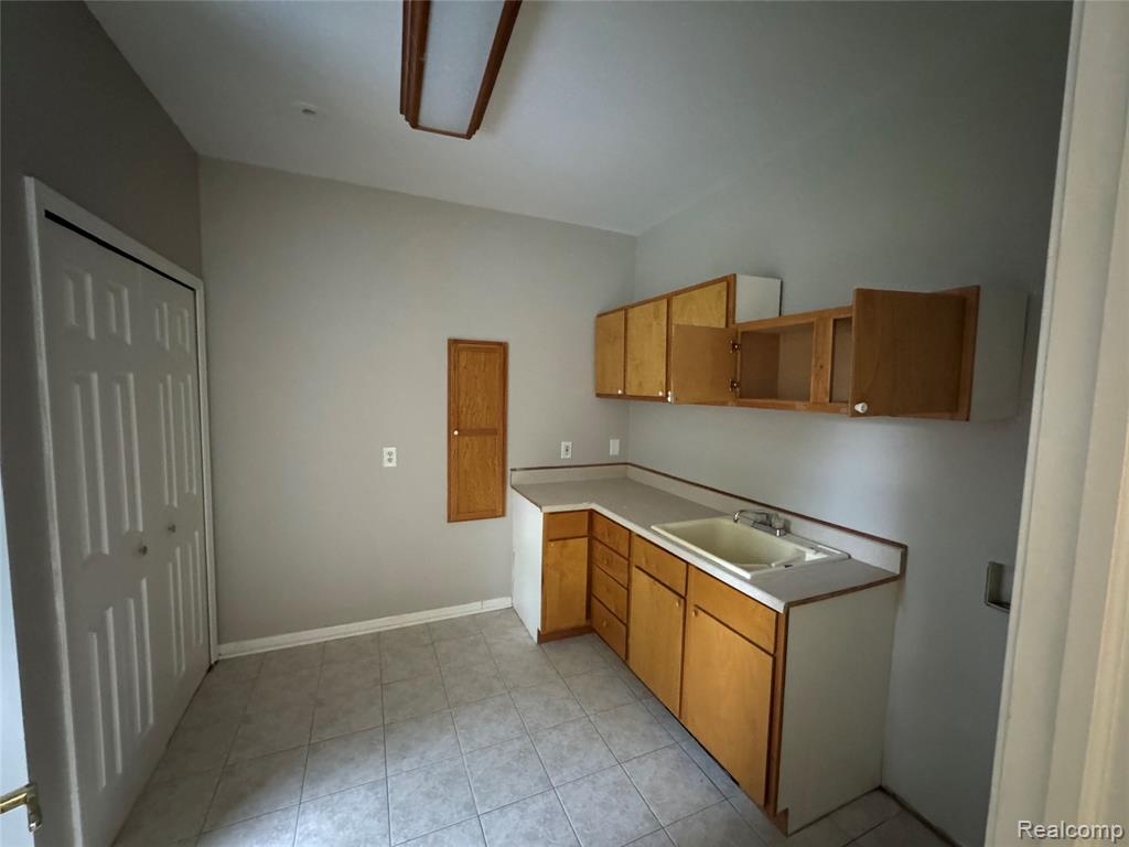565 Highland Avenue, Pontiac, MI 48341 — Photo 9