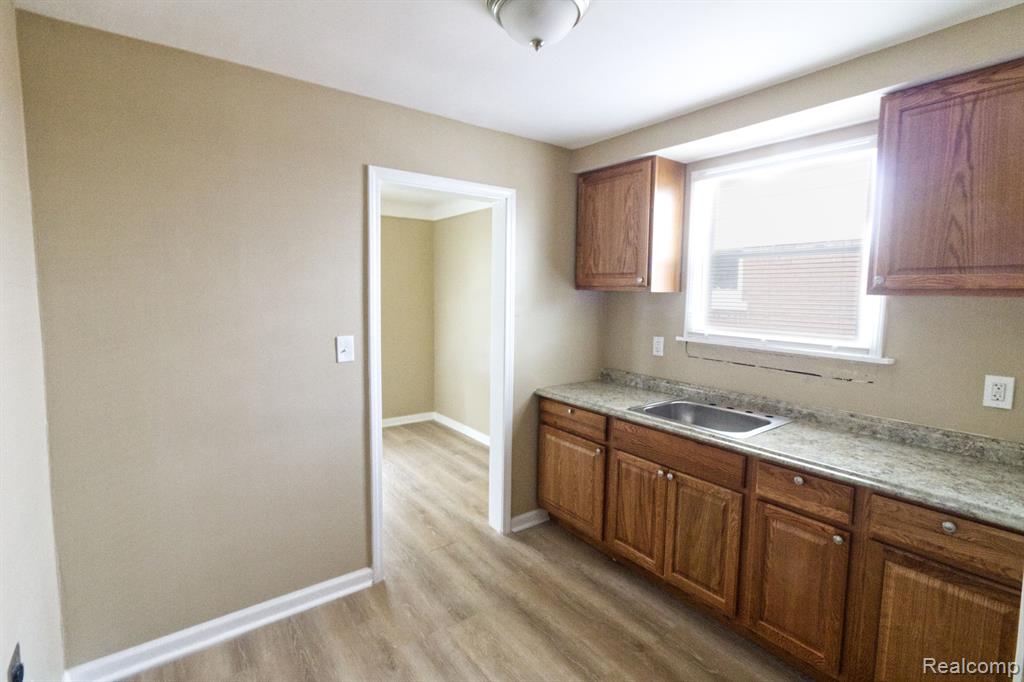 8095 NORTHLAWN Street, Detroit, MI 48204 — Photo 6