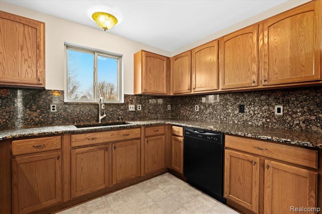 1039 FOUNTAIN VIEW Circle, South Lyon, MI 48178 — Photo 9