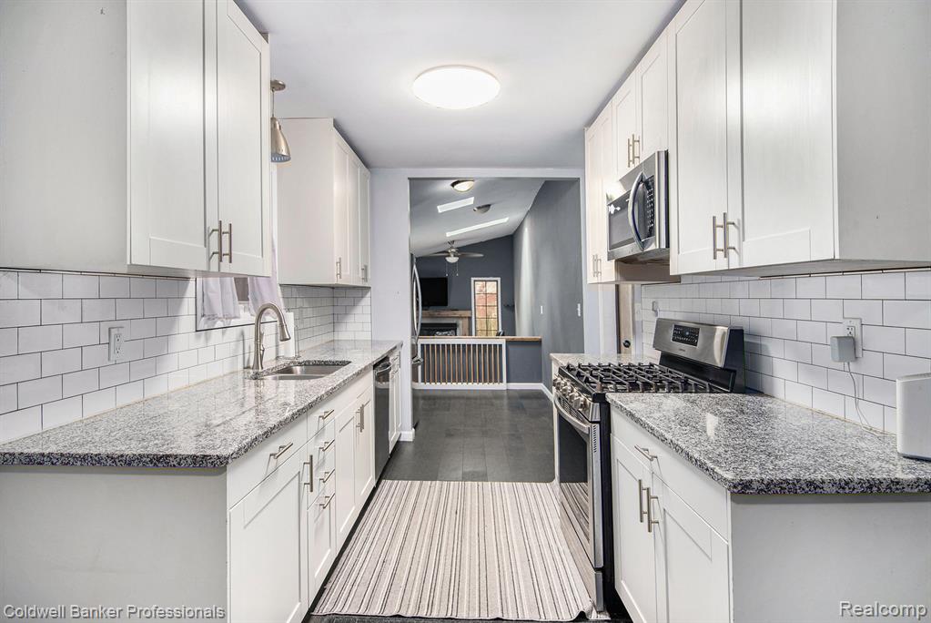 6408 E Court Street S, Burton, MI 48509 — Photo 5