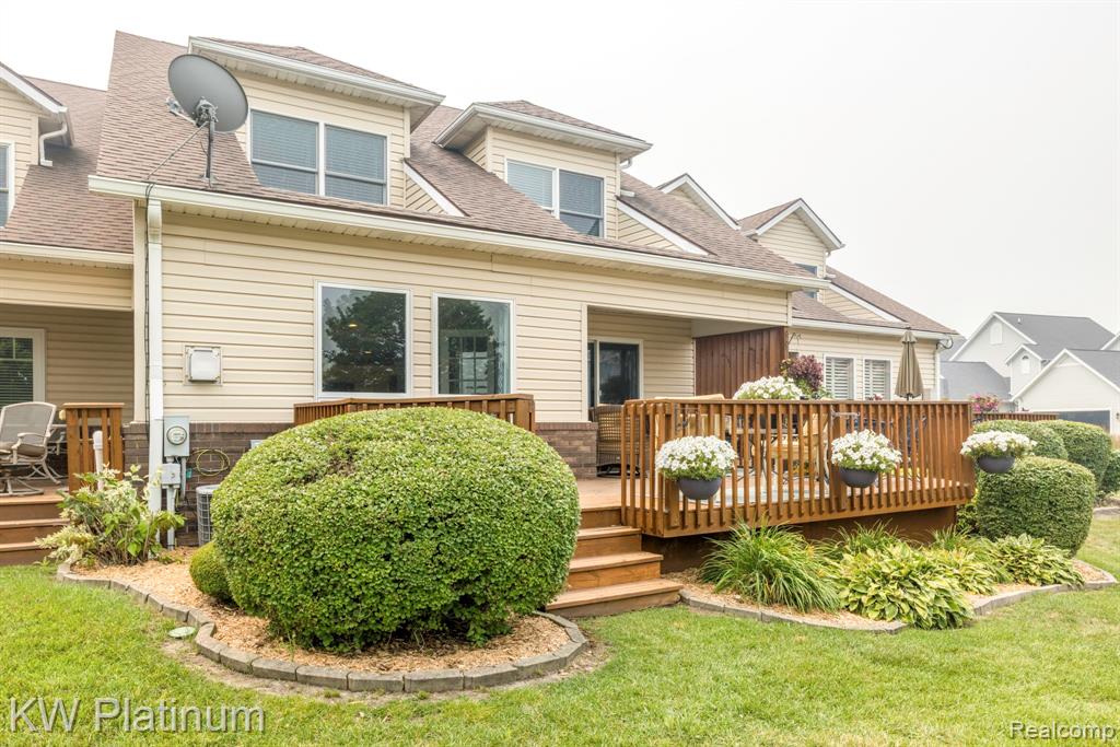 819 E Pointe, Port Huron, MI 48060 — Photo 43