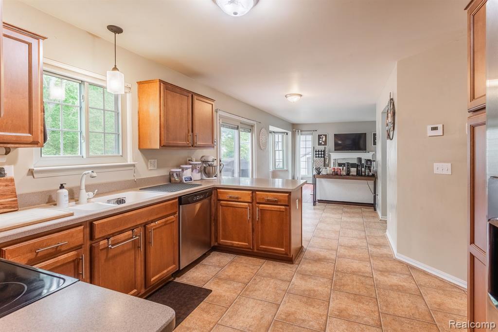 8472 FARM Lane, Ypsilanti, MI 48197 — Photo 11