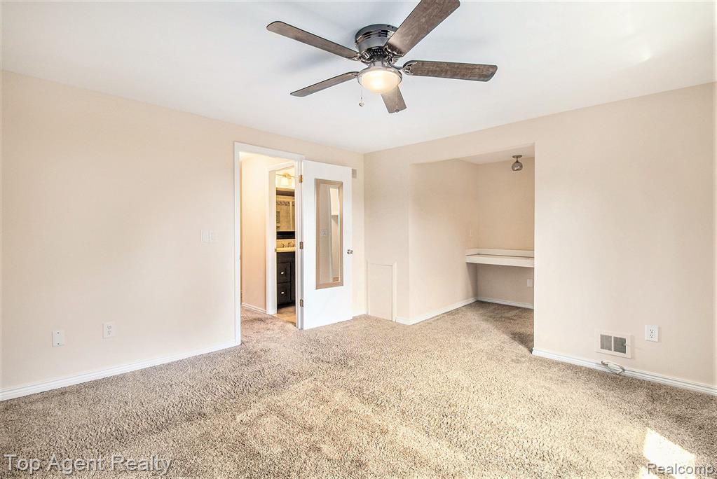 3990 Old Creek Road, Troy, MI 48084 — Photo 17