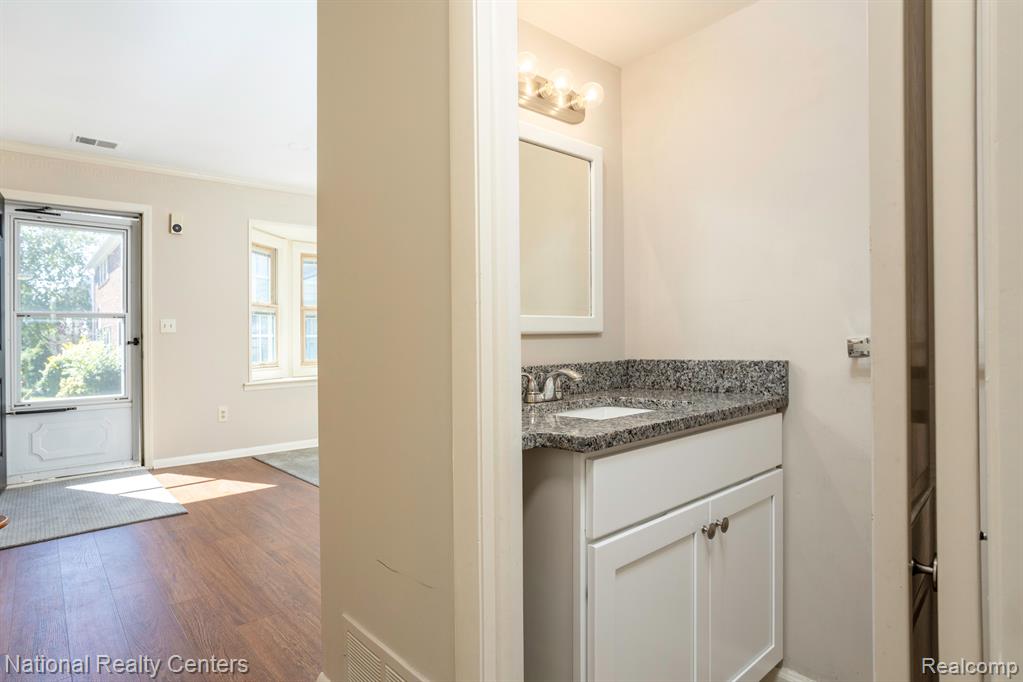 19487 EDDINGTON Pl, Northville, MI 48167 — Photo 5