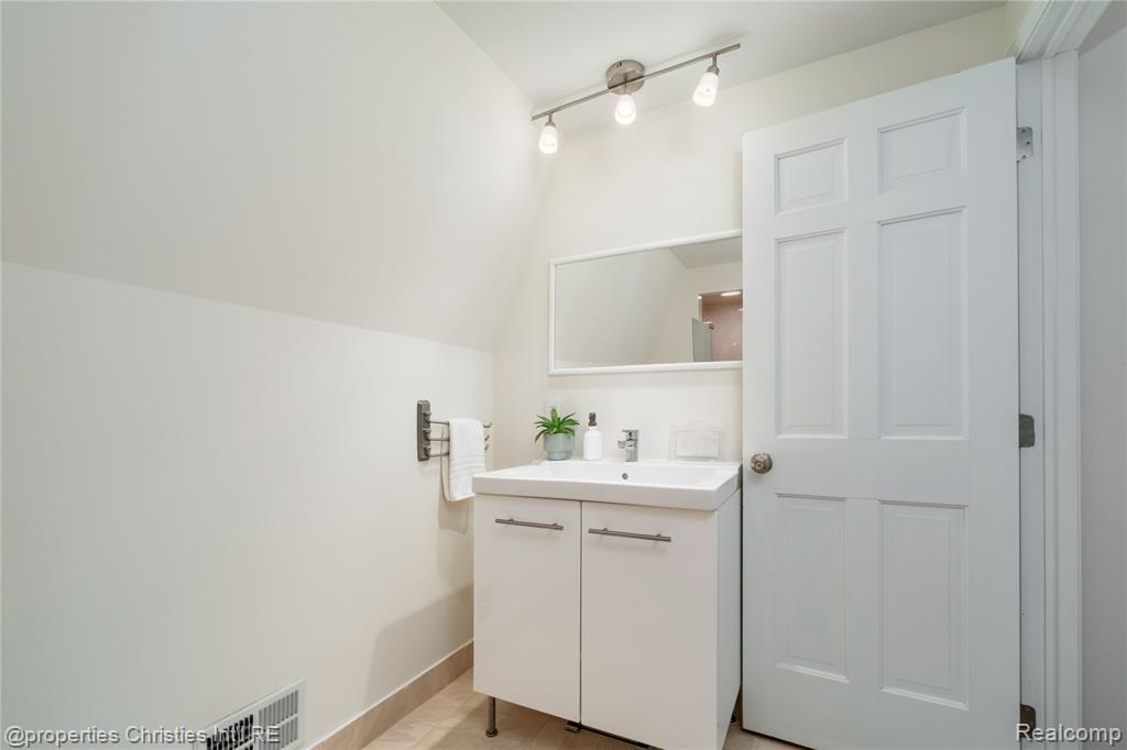 48790 Pinehill Drive, Plymouth, MI 48170 — Photo 39