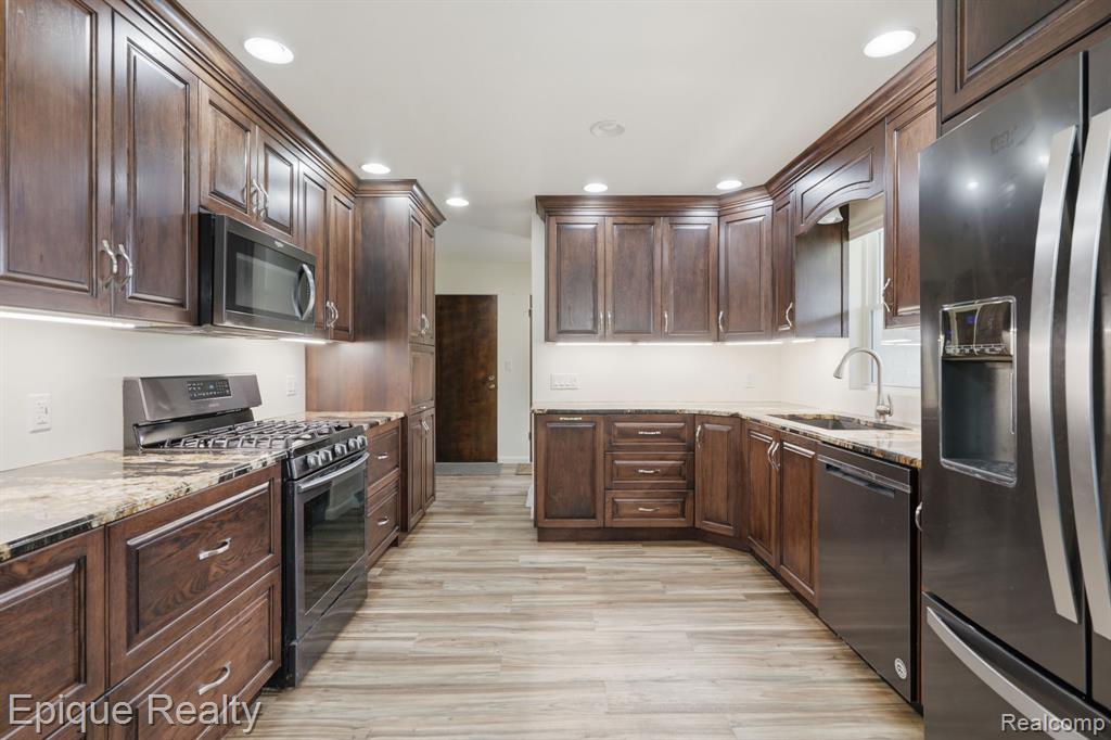 1612 Saint Marys Court, Essexville, MI 48732 — Photo 11