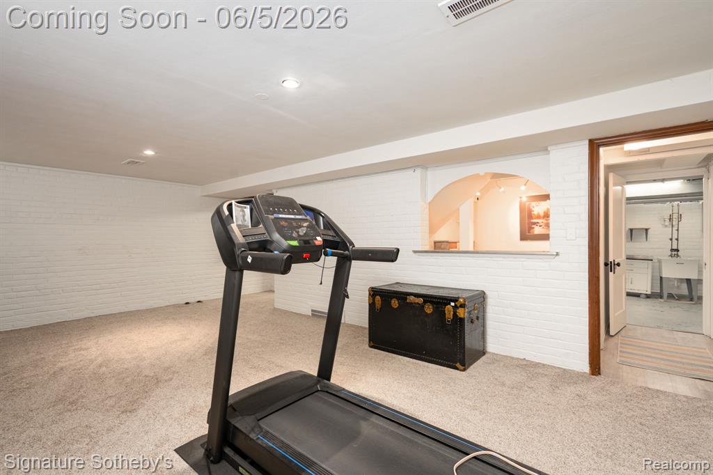 274 Hillcrest Avenue, Grosse Pointe, MI 48236 — Photo 33